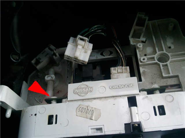 Замена лампочек на белые на отопителе в Nissan Almera N16
