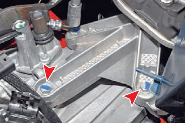 Замена левой опоры двигателя Nissan Almera G15